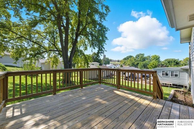 7617 Newport Avenue, Omaha, NE 68122