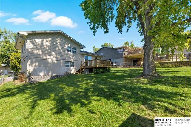 7617 Newport Avenue, Omaha, NE 68122