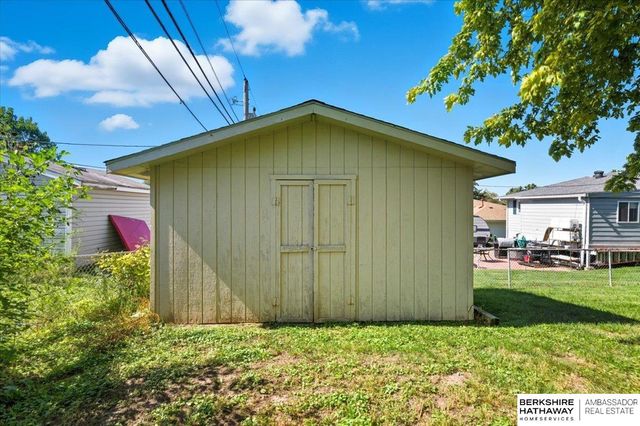 7617 Newport Avenue, Omaha, NE 68122