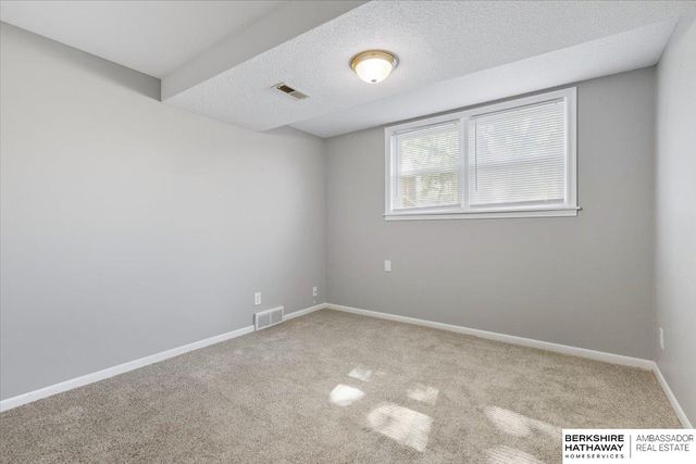 7617 Newport Avenue, Omaha, NE 68122