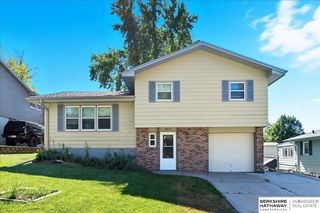7617 Newport Avenue, Omaha, NE 68122