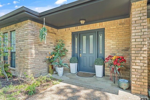 6214 Huntington Dr, Tyler, TX 75703