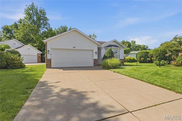 899 Du Pre Court, St Peters, MO 63376