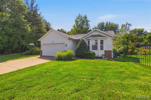 899 Du Pre Court, St Peters, MO 63376