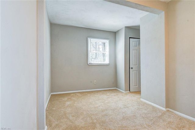 2717 Thomas ST, Chesapeake, VA 23323