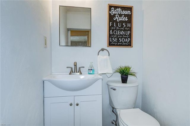 2717 Thomas ST, Chesapeake, VA 23323