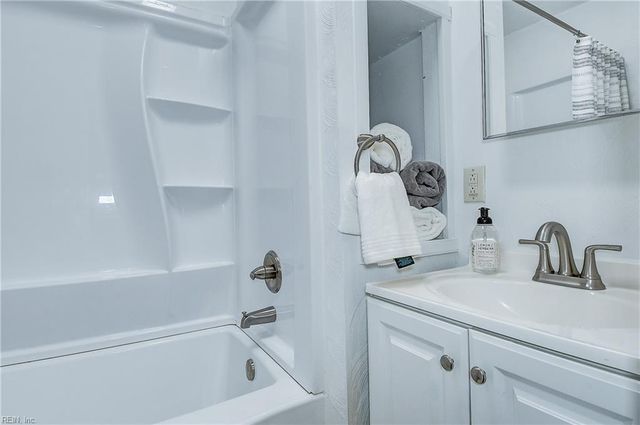 2717 Thomas ST, Chesapeake, VA 23323