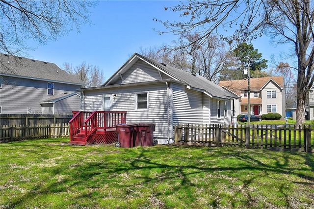 2717 Thomas ST, Chesapeake, VA 23323