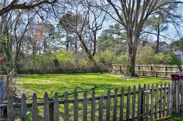 2717 Thomas ST, Chesapeake, VA 23323