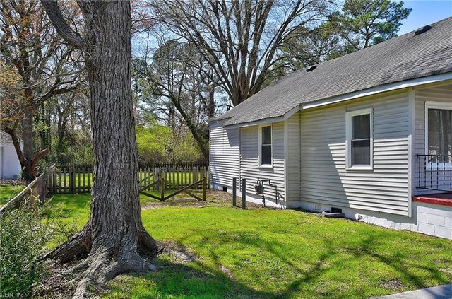 2717 Thomas ST, Chesapeake, VA 23323