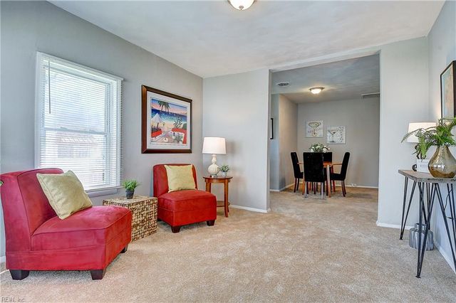 2717 Thomas ST, Chesapeake, VA 23323