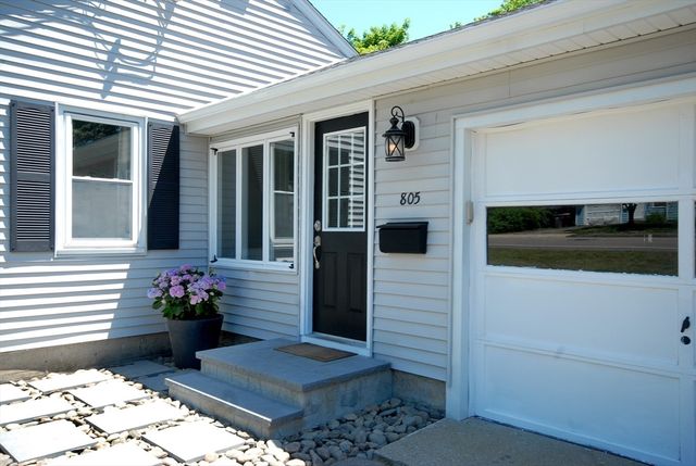 805 Old Connecticut Path, Framingham, MA 01701