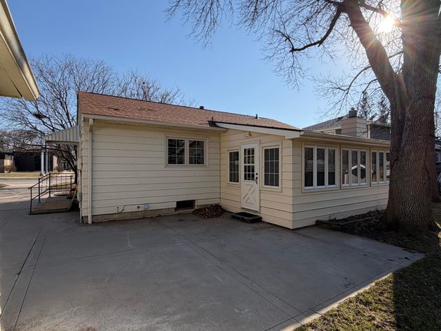 1204 Willmar Avenue SW, Willmar, MN 56201