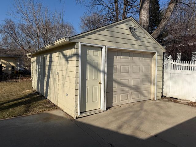 1204 Willmar Avenue SW, Willmar, MN 56201