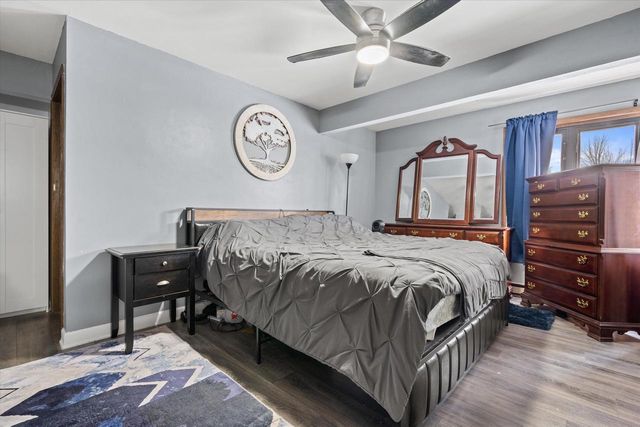 1674 S Coachlight DRIVE, New Berlin, WI 53151