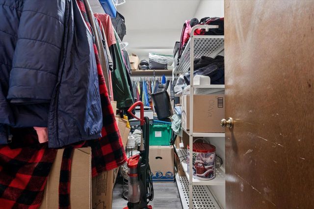 1674 S Coachlight DRIVE, New Berlin, WI 53151