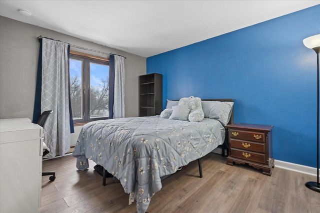 1674 S Coachlight DRIVE, New Berlin, WI 53151