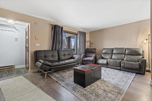 1674 S Coachlight DRIVE, New Berlin, WI 53151