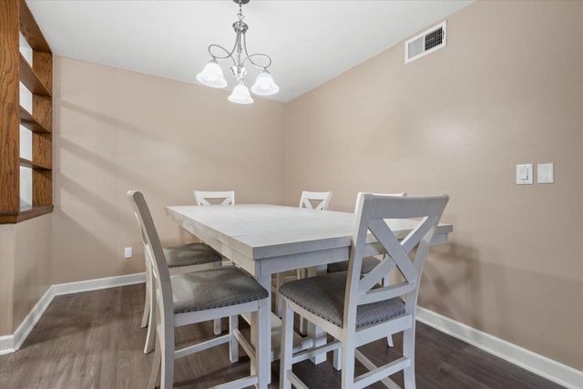 1674 S Coachlight DRIVE, New Berlin, WI 53151