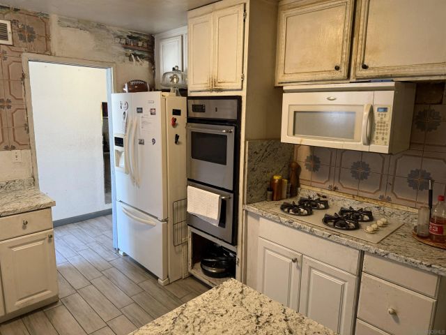 218 Elvado Way, San Diego, CA 92114