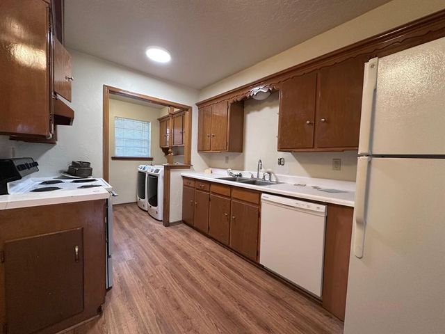 2037 Delaware Lane 2037, Norman, OK 73071