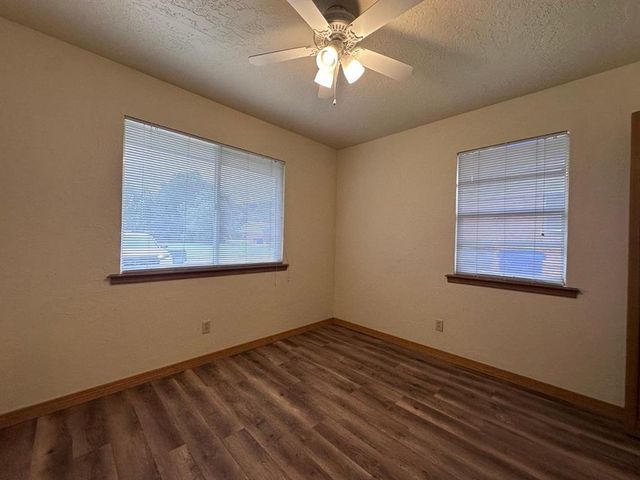 2037 Delaware Lane 2037, Norman, OK 73071
