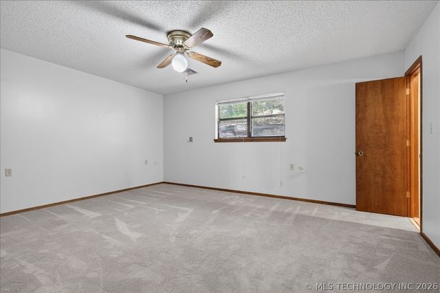 1419 SE OAKDALE Drive, Bartlesville, OK 74006