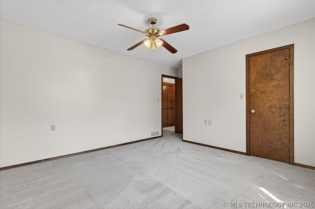 1419 SE OAKDALE Drive, Bartlesville, OK 74006