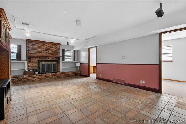 1419 SE OAKDALE Drive, Bartlesville, OK 74006