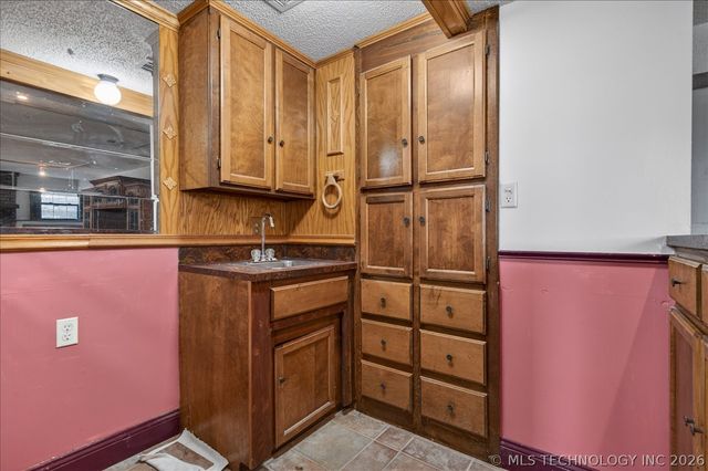 1419 SE OAKDALE Drive, Bartlesville, OK 74006