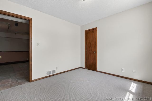 1419 SE OAKDALE Drive, Bartlesville, OK 74006