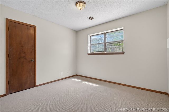 1419 SE OAKDALE Drive, Bartlesville, OK 74006