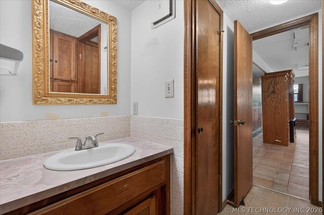 1419 SE OAKDALE Drive, Bartlesville, OK 74006