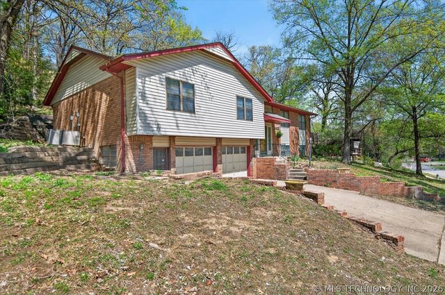 1419 SE OAKDALE Drive, Bartlesville, OK 74006