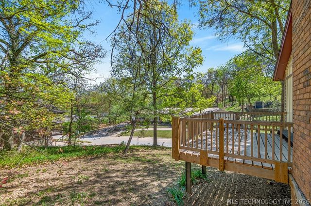 1419 SE OAKDALE Drive, Bartlesville, OK 74006