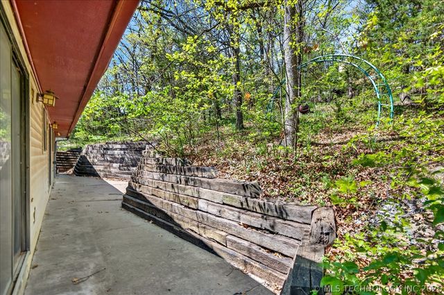 1419 SE OAKDALE Drive, Bartlesville, OK 74006