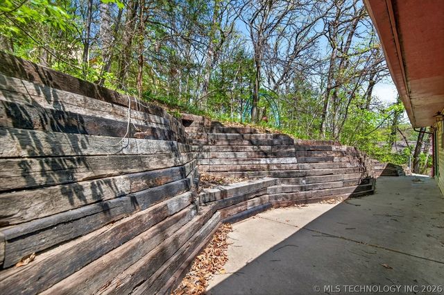 1419 SE OAKDALE Drive, Bartlesville, OK 74006