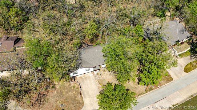 1419 SE OAKDALE Drive, Bartlesville, OK 74006
