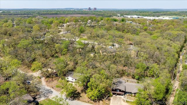 1419 SE OAKDALE Drive, Bartlesville, OK 74006