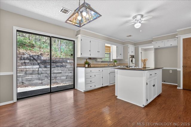 1419 SE OAKDALE Drive, Bartlesville, OK 74006