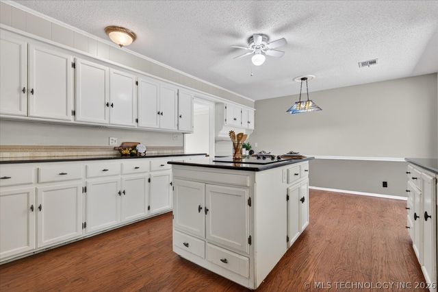 1419 SE OAKDALE Drive, Bartlesville, OK 74006