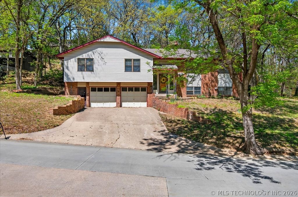 1419 SE OAKDALE Drive, Bartlesville, OK 74006