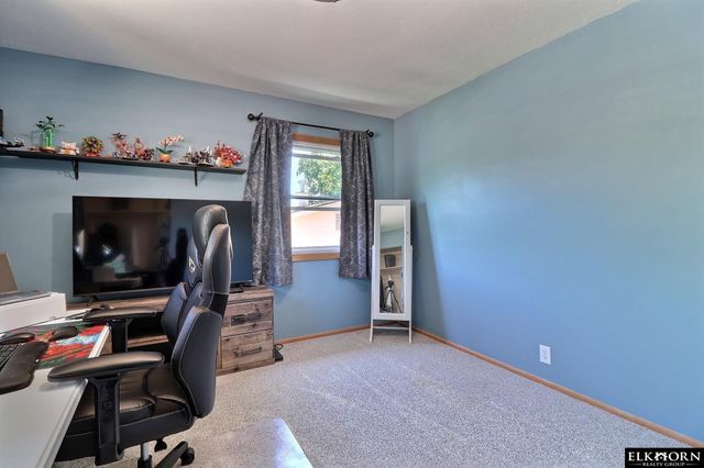 9617 Ruggles Street, Omaha, NE 68134