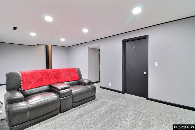 9617 Ruggles Street, Omaha, NE 68134