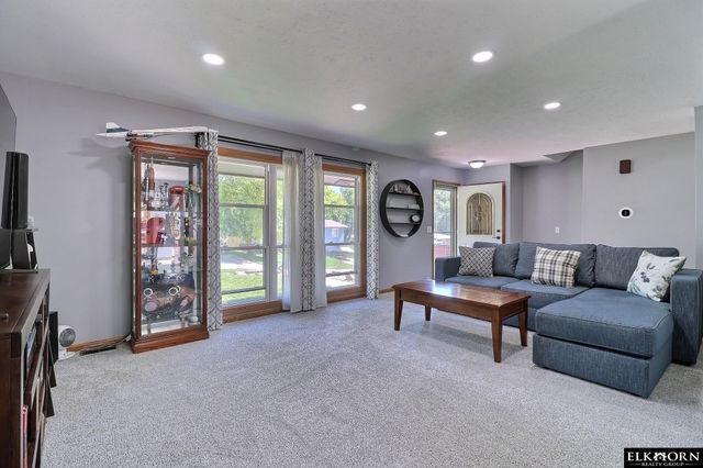 9617 Ruggles Street, Omaha, NE 68134
