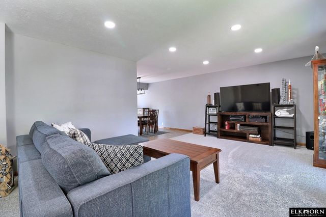 9617 Ruggles Street, Omaha, NE 68134