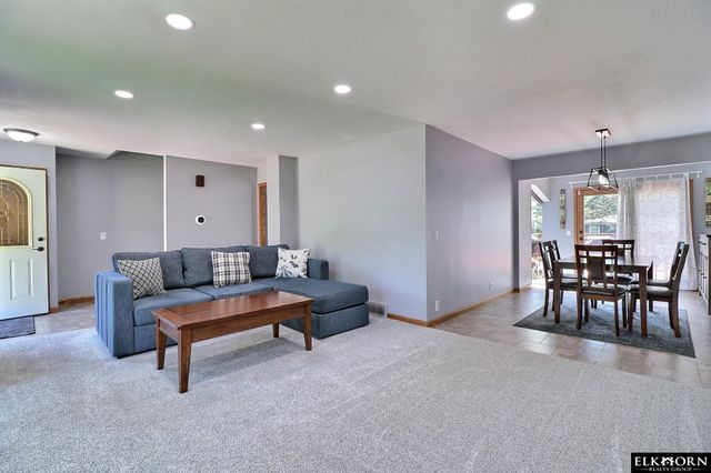9617 Ruggles Street, Omaha, NE 68134