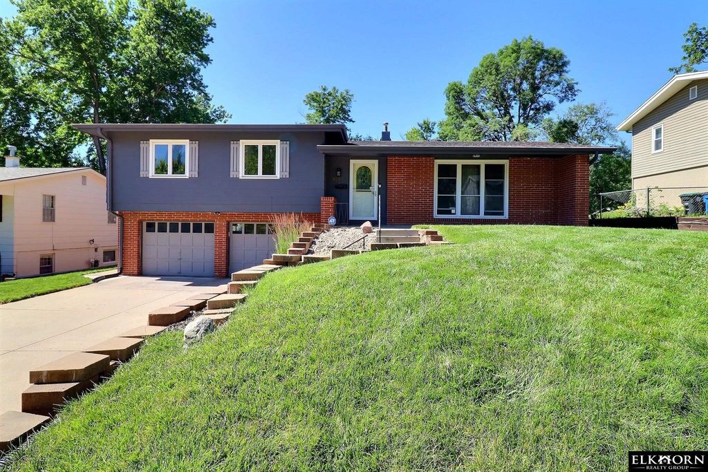 9617 Ruggles Street, Omaha, NE 68134