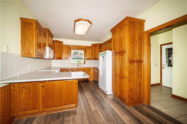 17 La Costa Drive, Holiday Island, AR 72631