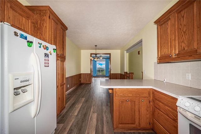 17 La Costa Drive, Holiday Island, AR 72631